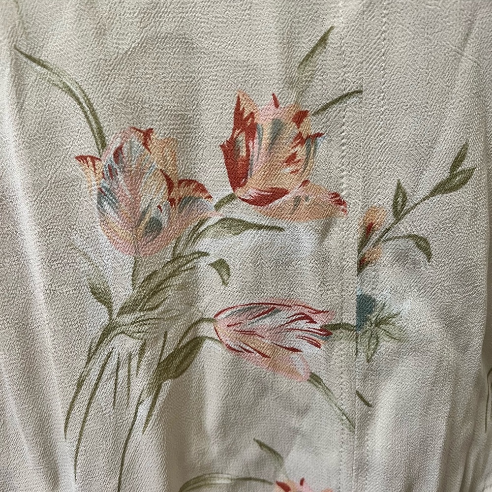 Medium floral shirt with adjustable tie string on waist